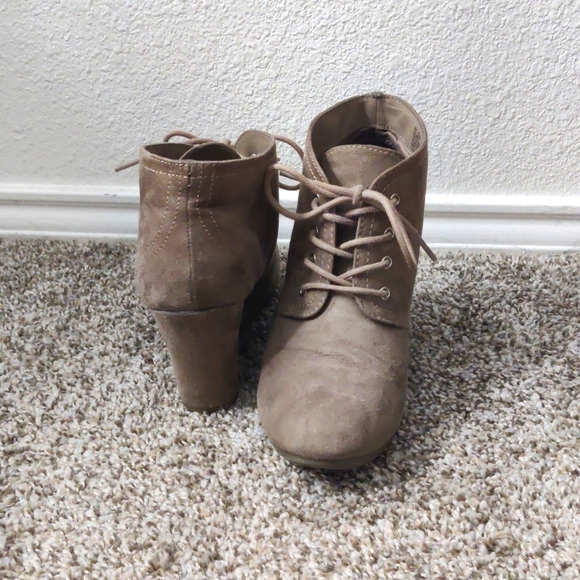 Booties (Heel) - Picture 3 of 3